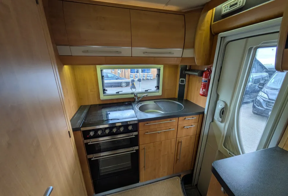 Auto-Trail Tracker EKS Lo-Line - Manual 2011