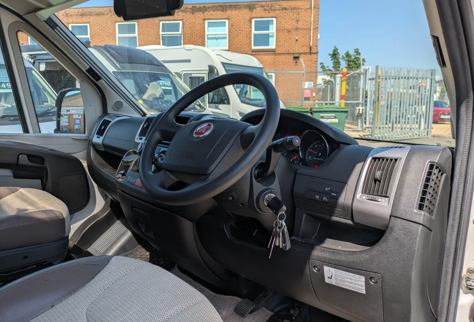 Adria Coral Plus S 670 SLT 2015