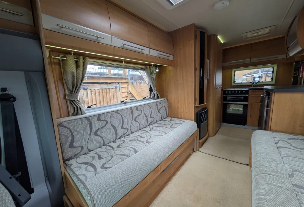Auto-Trail Tracker EKS Lo-Line - Manual 2011