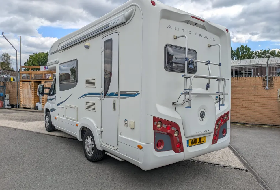 Auto-Trail Tracker EKS Lo-Line - Manual 2011