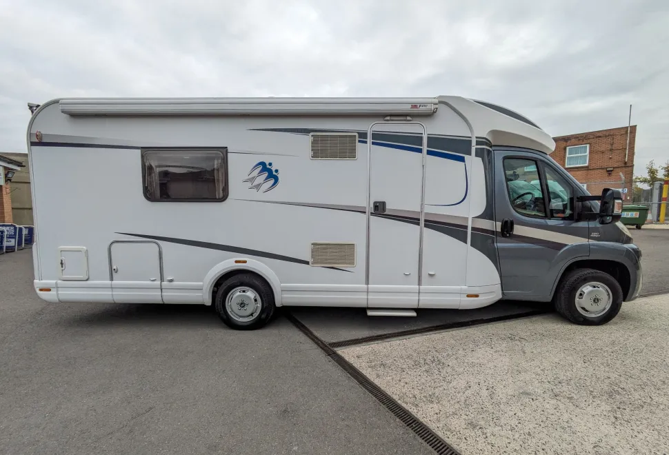 Knaus Sky TI 700 - Manual 2015