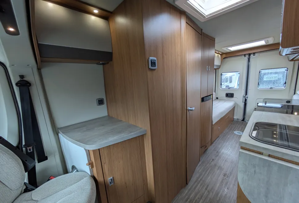 Auto-Trail V-Line 635 SE  - Manual 2018