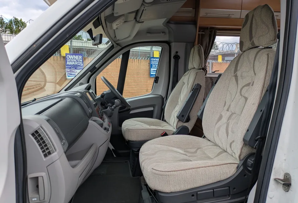 Auto-Trail Tracker EKS Lo-Line - Manual 2011