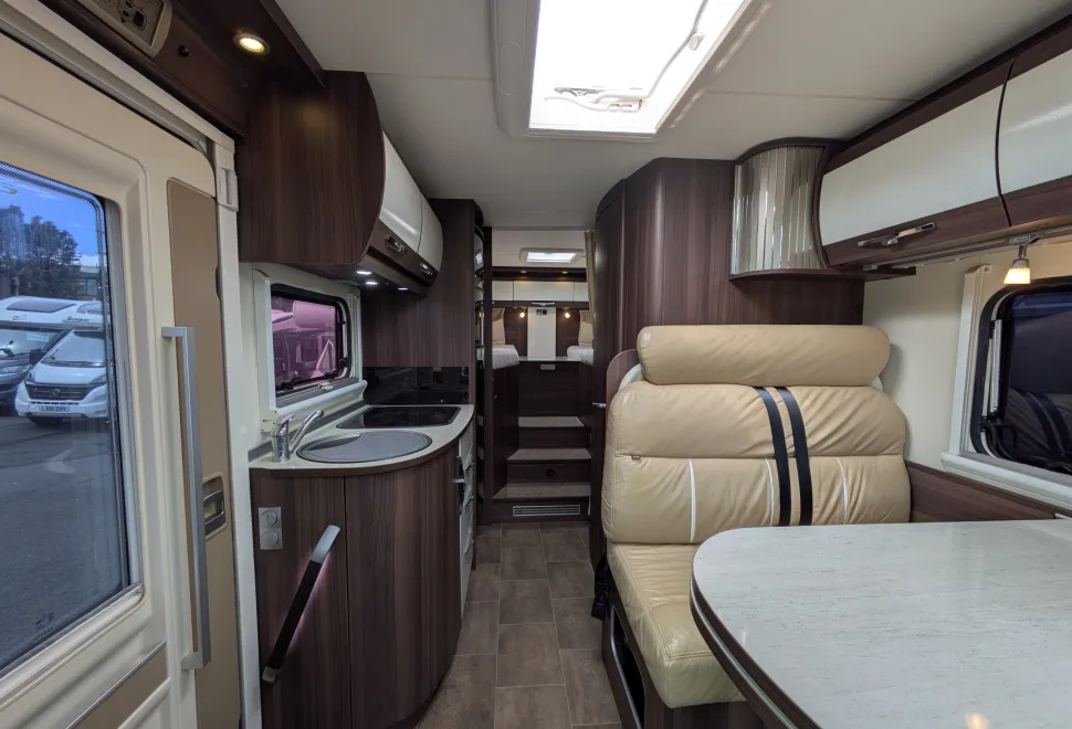 Burstner Nexxo T690 G - Manual 2014