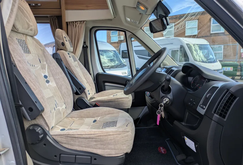 Elddis Majestic 165 - Manual 2014