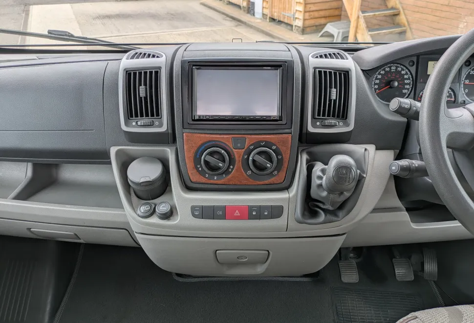 Auto-Trail Tracker EKS Lo-Line - Manual 2011