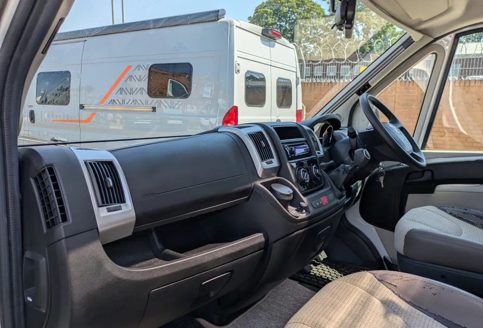 Adria Coral Plus S 670 SLT 2015