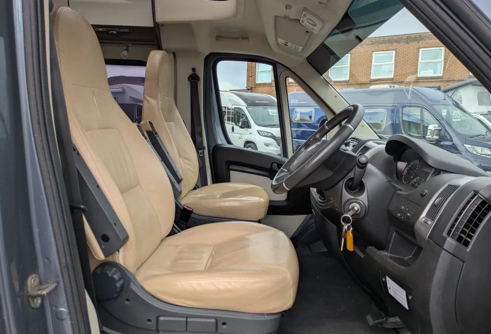 Burstner Nexxo T690 G - Manual 2014