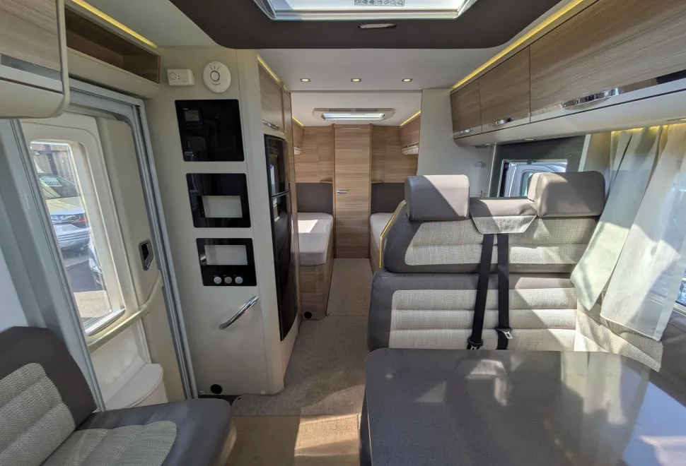 Adria Coral Plus S 670 SLT 2015