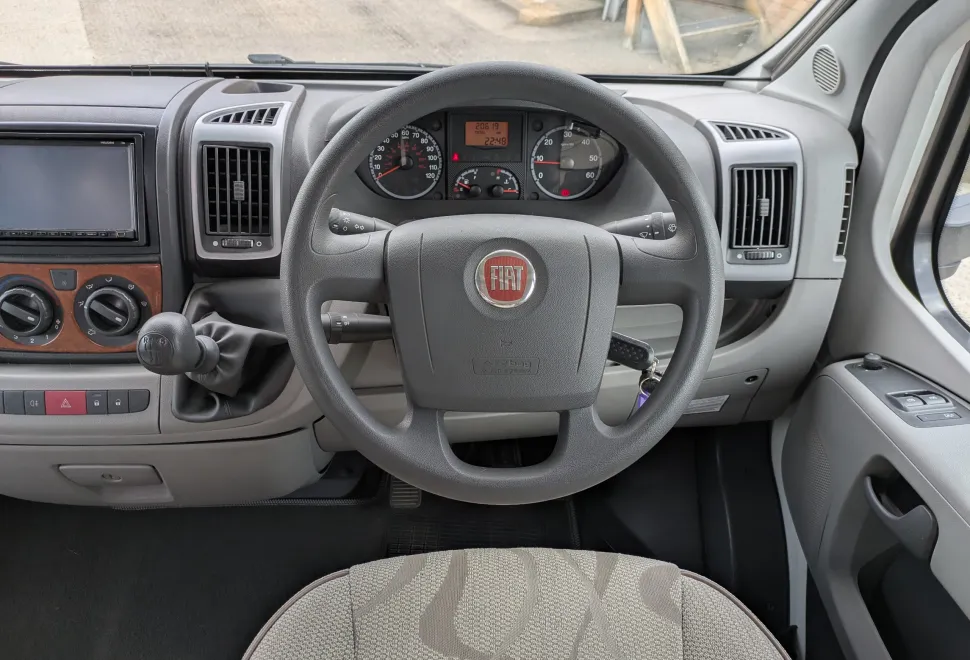 Auto-Trail Tracker EKS Lo-Line - Manual 2011