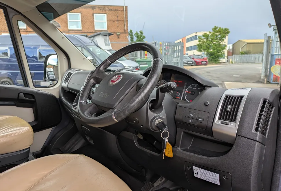 Burstner Nexxo T690 G - Manual 2014