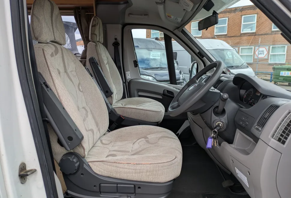 Auto-Trail Tracker EKS Lo-Line - Manual 2011