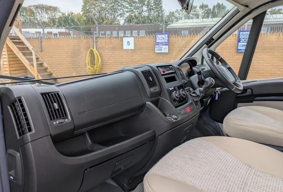 Knaus Sky TI 700 - Manual 2015