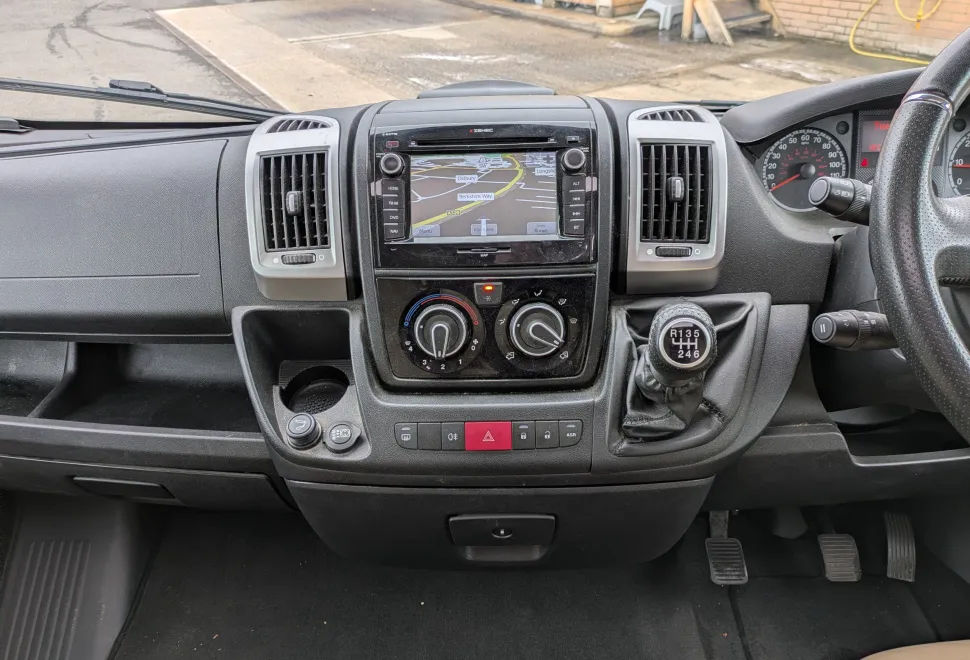 Burstner Nexxo T690 G - Manual 2014