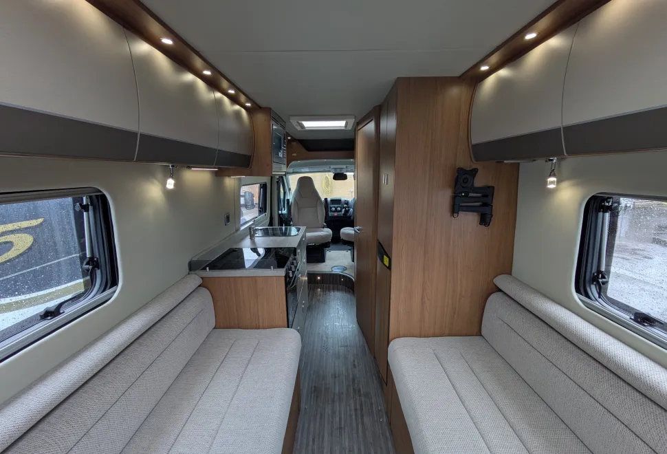 Auto-Trail V-Line 635 SE  - Manual 2018