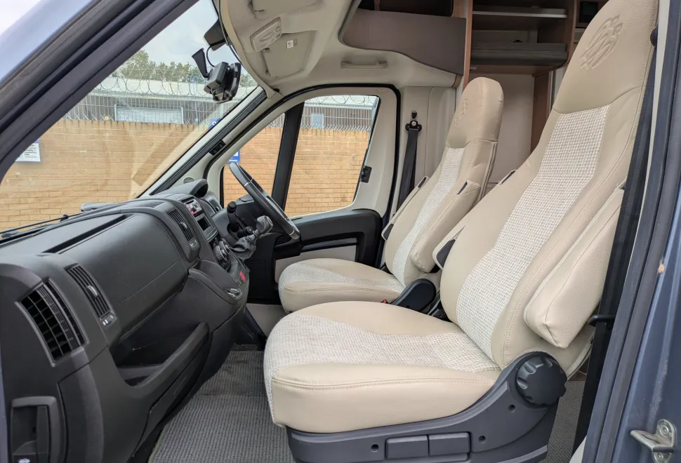 Knaus Sky TI 700 - Manual 2015
