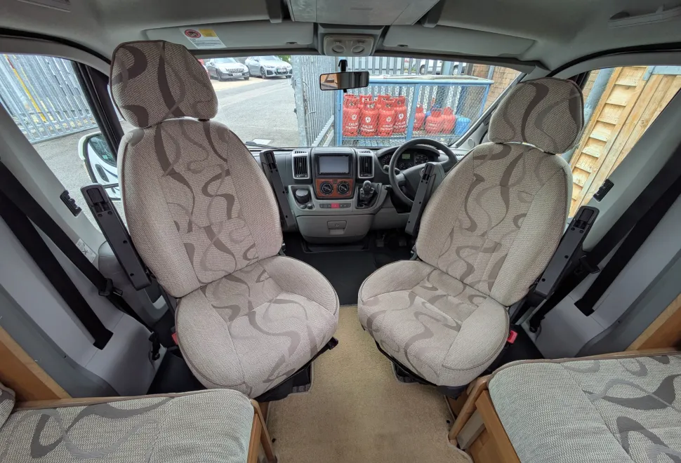 Auto-Trail Tracker EKS Lo-Line - Manual 2011