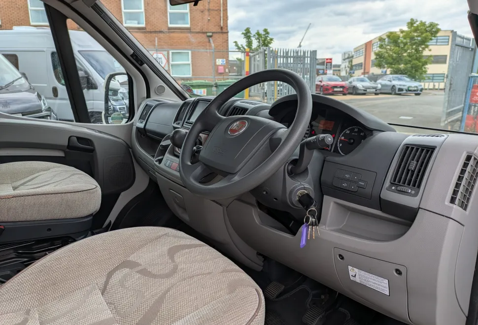 Auto-Trail Tracker EKS Lo-Line - Manual 2011