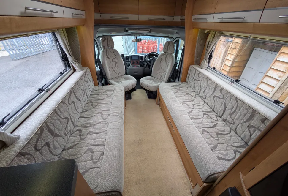 Auto-Trail Tracker EKS Lo-Line - Manual 2011