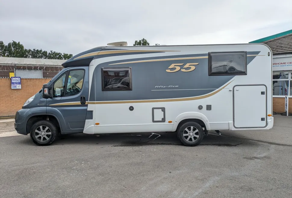 Burstner Nexxo T690 G - Manual 2014
