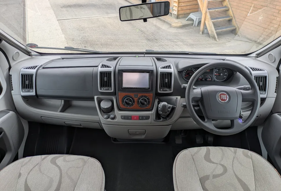 Auto-Trail Tracker EKS Lo-Line - Manual 2011