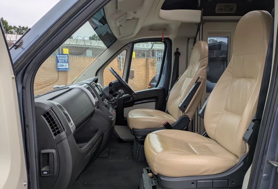 Burstner Nexxo T690 G - Manual 2014