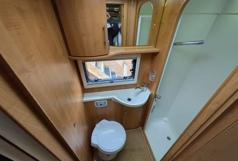 Auto-Trail Tracker EKS Lo-Line - Manual 2011