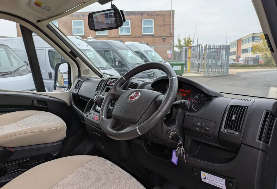 Knaus Sky TI 700 - Manual 2015