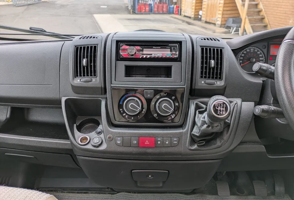 Knaus Sky TI 700 - Manual 2015