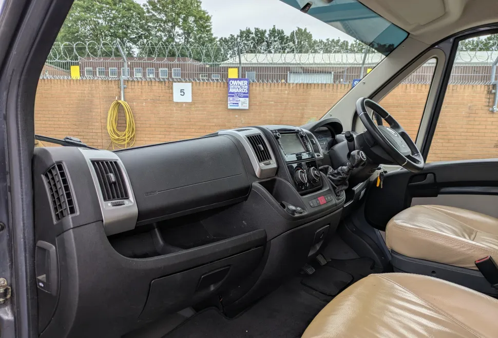 Burstner Nexxo T690 G - Manual 2014
