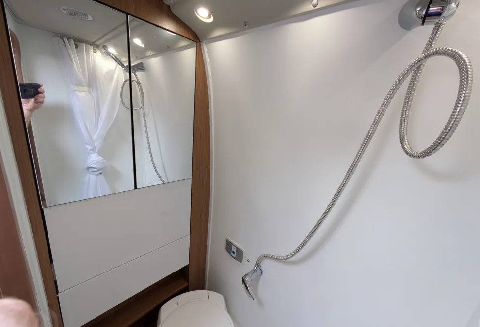 Auto-Trail V-Line 635 SE  - Manual 2018