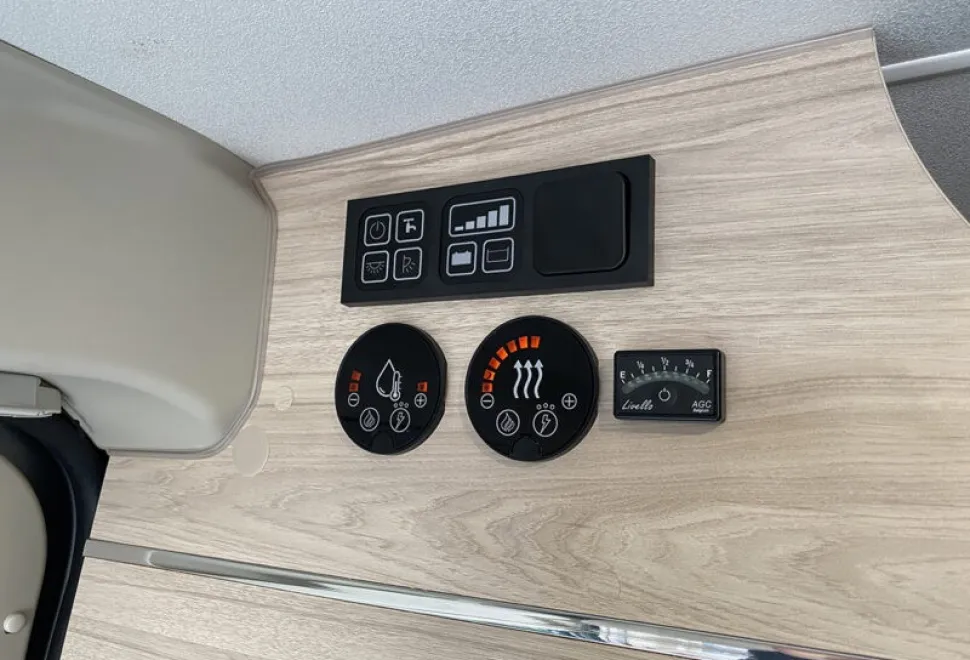 Elddis Autoquest CV20 2025