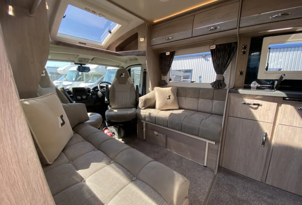 Auto-Sleepers Corinium FB  2025