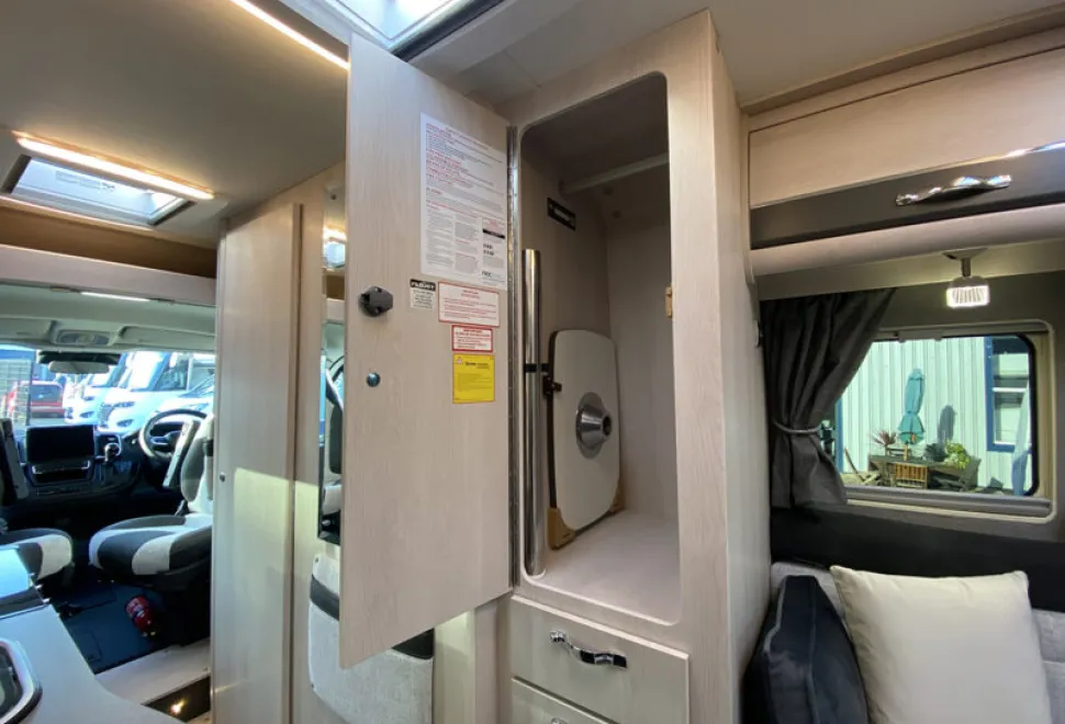 Auto-Sleepers Warwick XL  2026