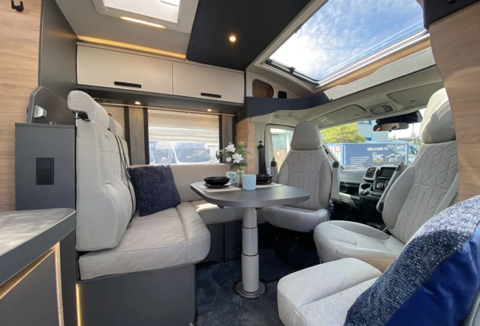 Knaus Live Ti Black Selection 650 MEG 2026