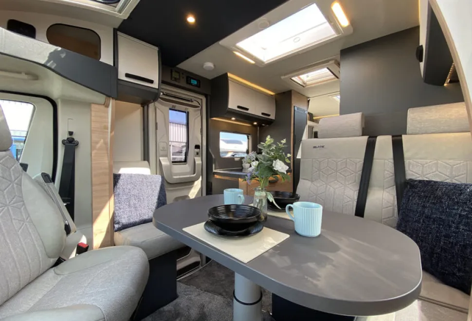 Knaus Live Ti Black Selection 650 MEG 2026