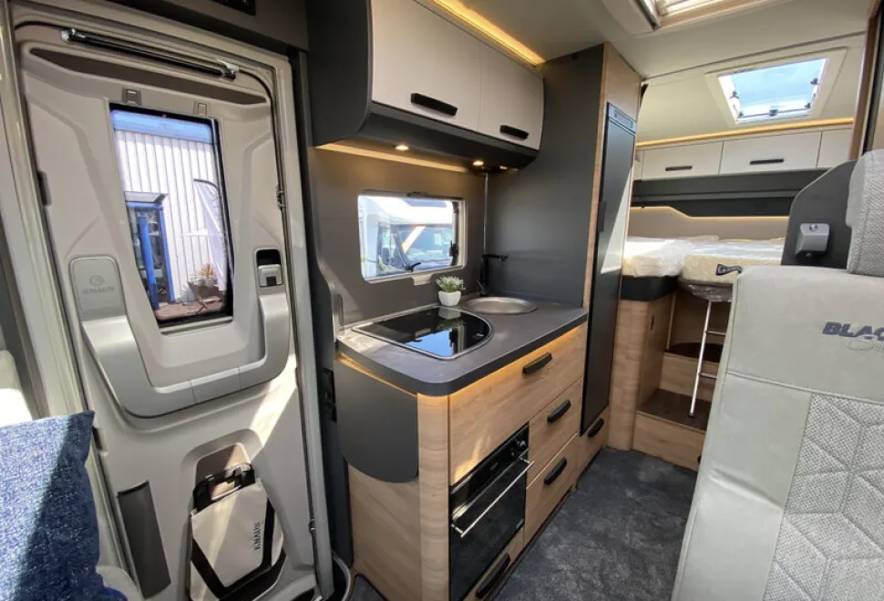Knaus Live Ti Black Selection 650 MEG 2026