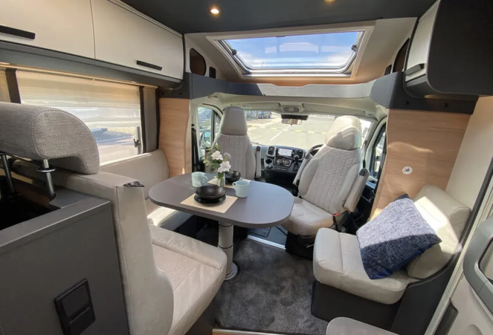 Knaus Live Ti Black Selection 650 MEG 2026