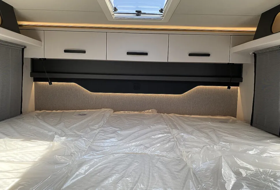 Knaus Live Ti Black Selection 650 MEG 2026