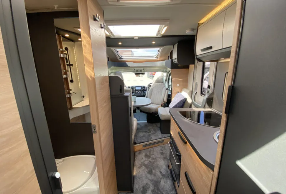 Knaus Live Ti Black Selection 650 MEG 2026