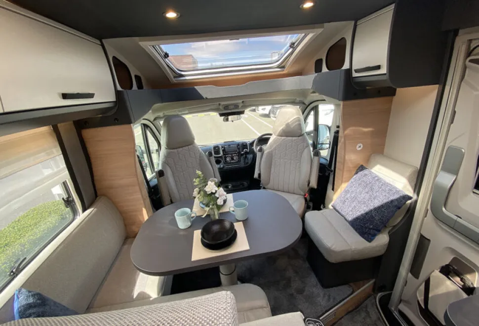 Knaus Live Ti Black Selection 650 MEG 2026