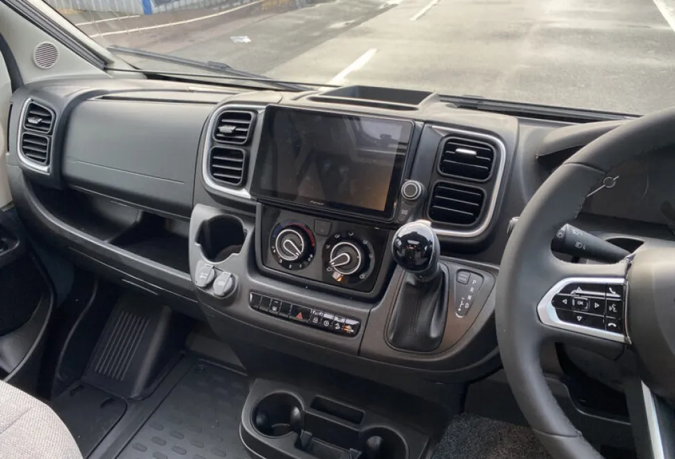 Knaus Live Ti Platinum Selection 700 MEG 2026