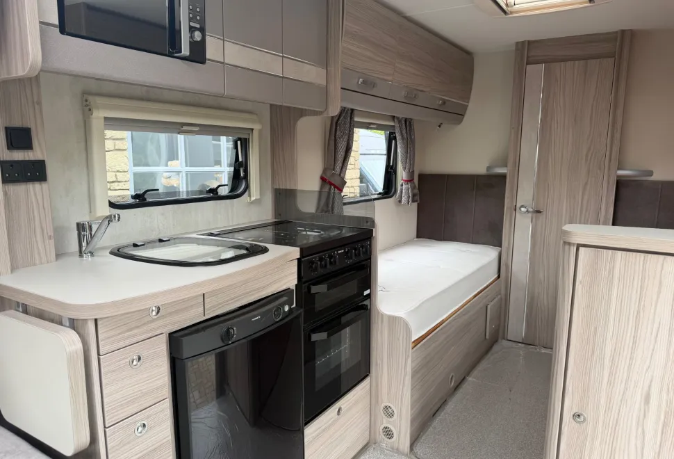 Elddis  Majestic 2022