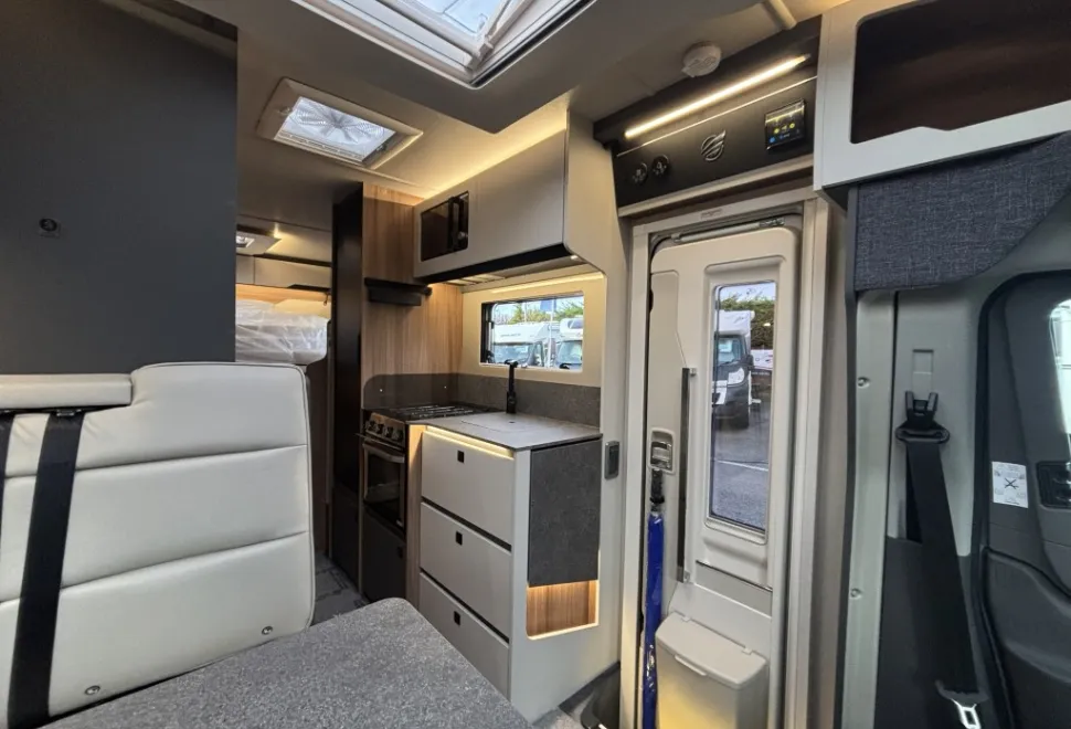 Auto-Trail Excel 690T 2026