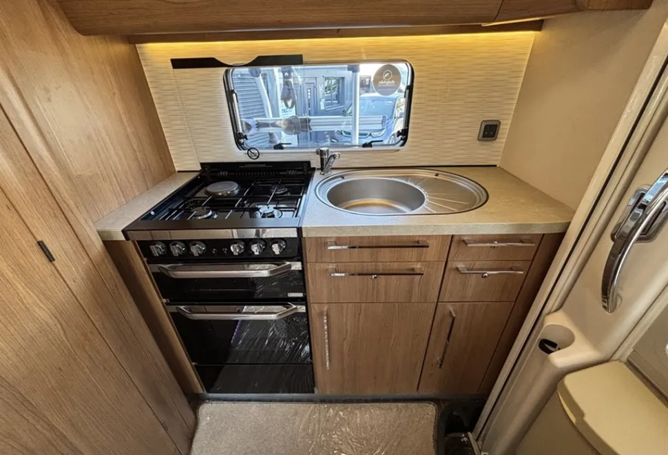 Auto-Trail Tracker EKS 2015