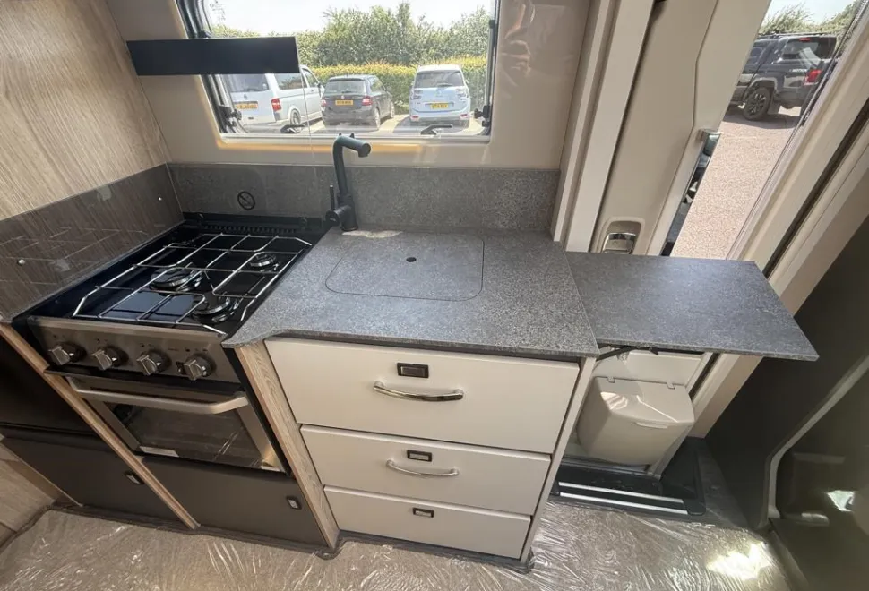 Auto-Trail Excel 690T 2025