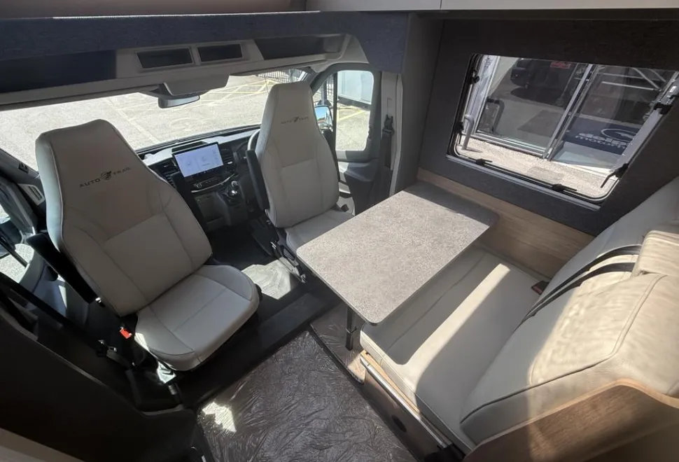 Auto-Trail Excel 690T 2025
