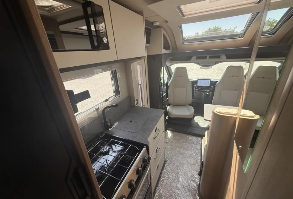 Auto-Trail Excel 690T 2025