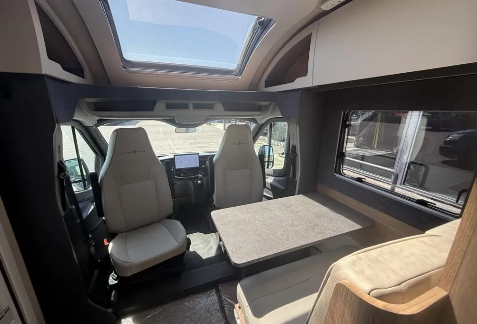 Auto-Trail Excel 690T 2025
