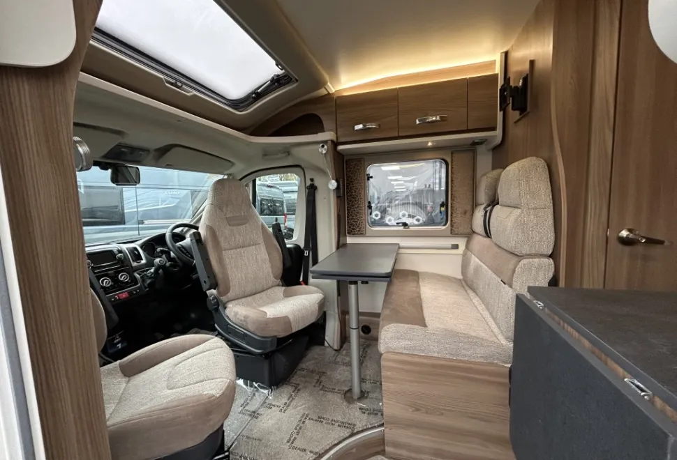 Swift Champagne C502 2021